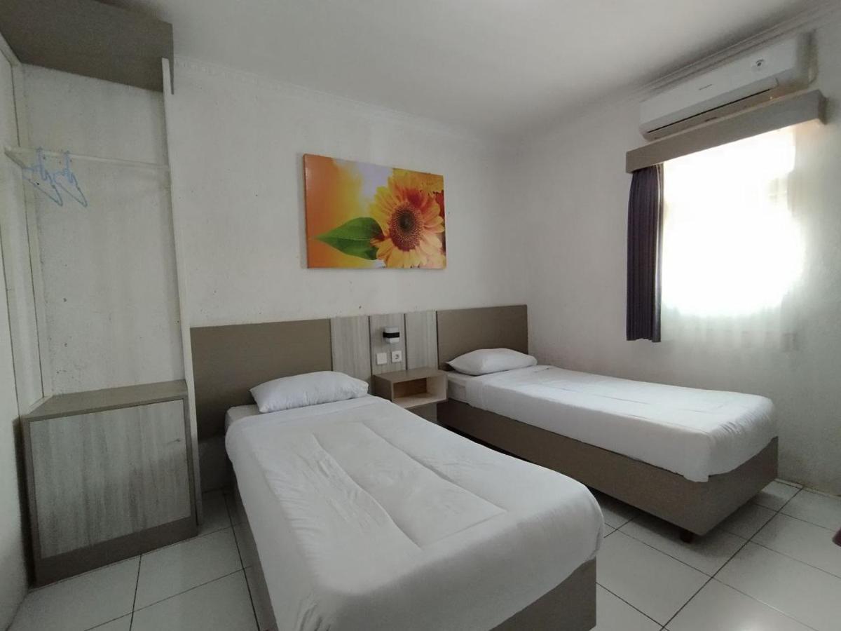 Hotel Syariah Selamat Sukabumi Exterior photo